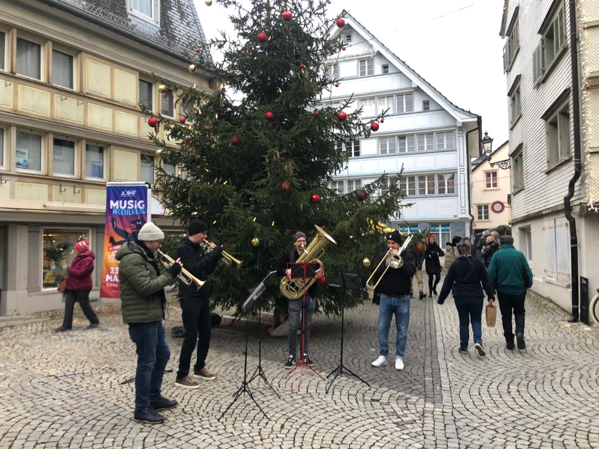 Live-Musik sorgt für Weihnachtsstimmung