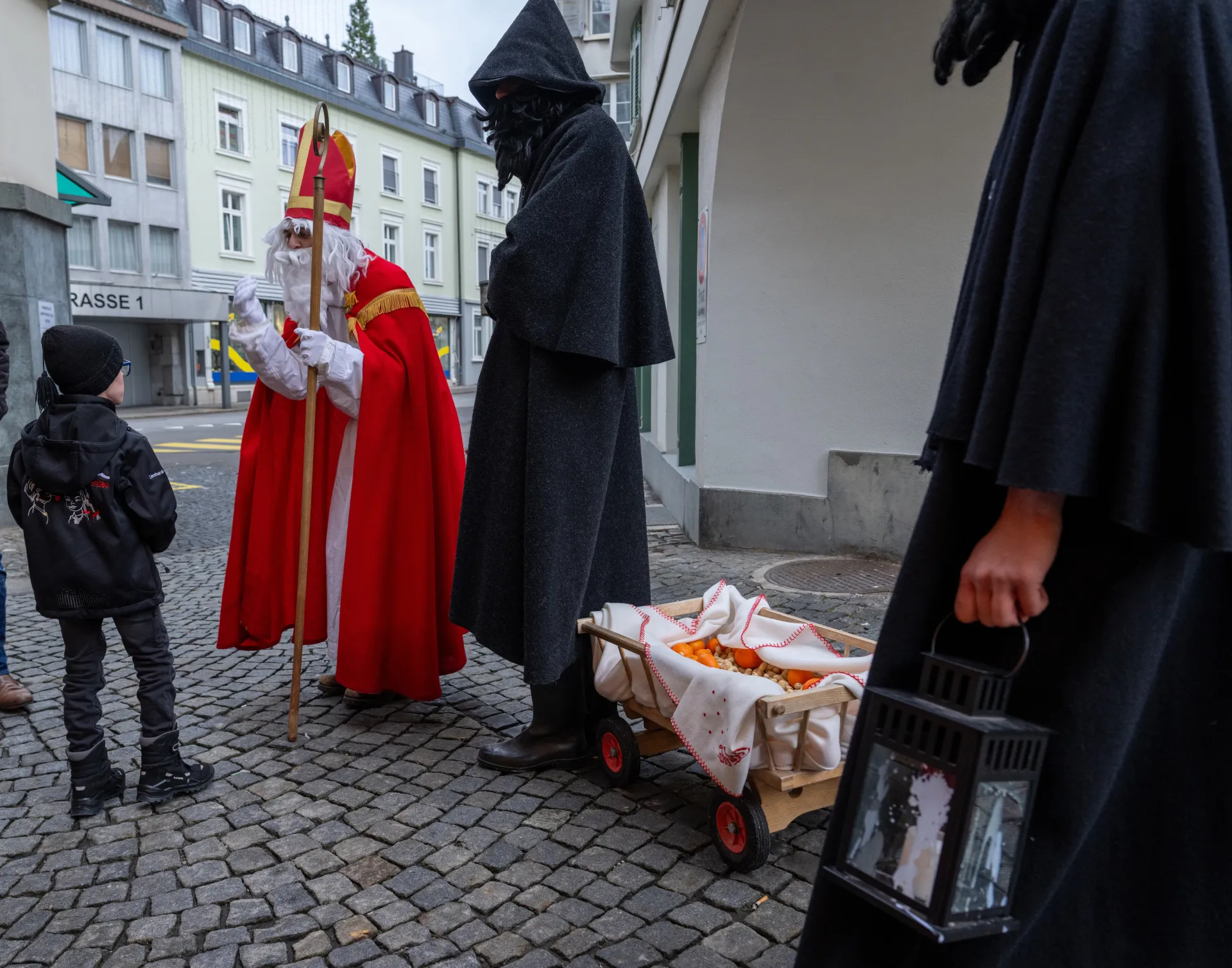 Der Samichlaus besucht den Markt